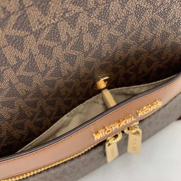 MICHAEL KORS KENLY MEDIUM BACKPACK BROWN SIGNATURE COLOR - Picture 6 of 16